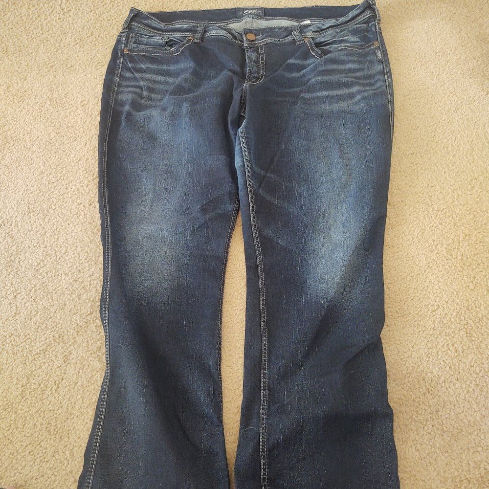 Silver Suki Slim Mid-rise Relaxed Bootcut Jean Size 22/L33